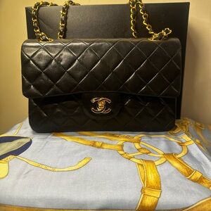 CHANEL Black Quilted Shoulder Bag with Gold Chain